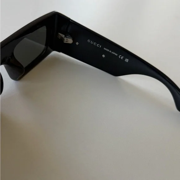 Gucci Sleek Black Sunglasses - Picture 3 of 6